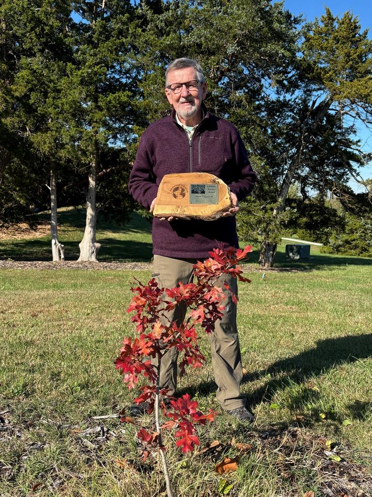Mark Coggeshall with Q. acerifolia and Award