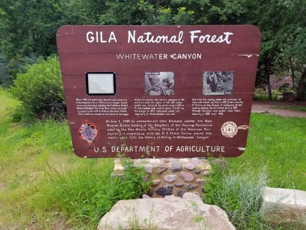 Glenwood catwalk sign © Guy Sternberg glenwoodcatwalk-sign_s8.jpg